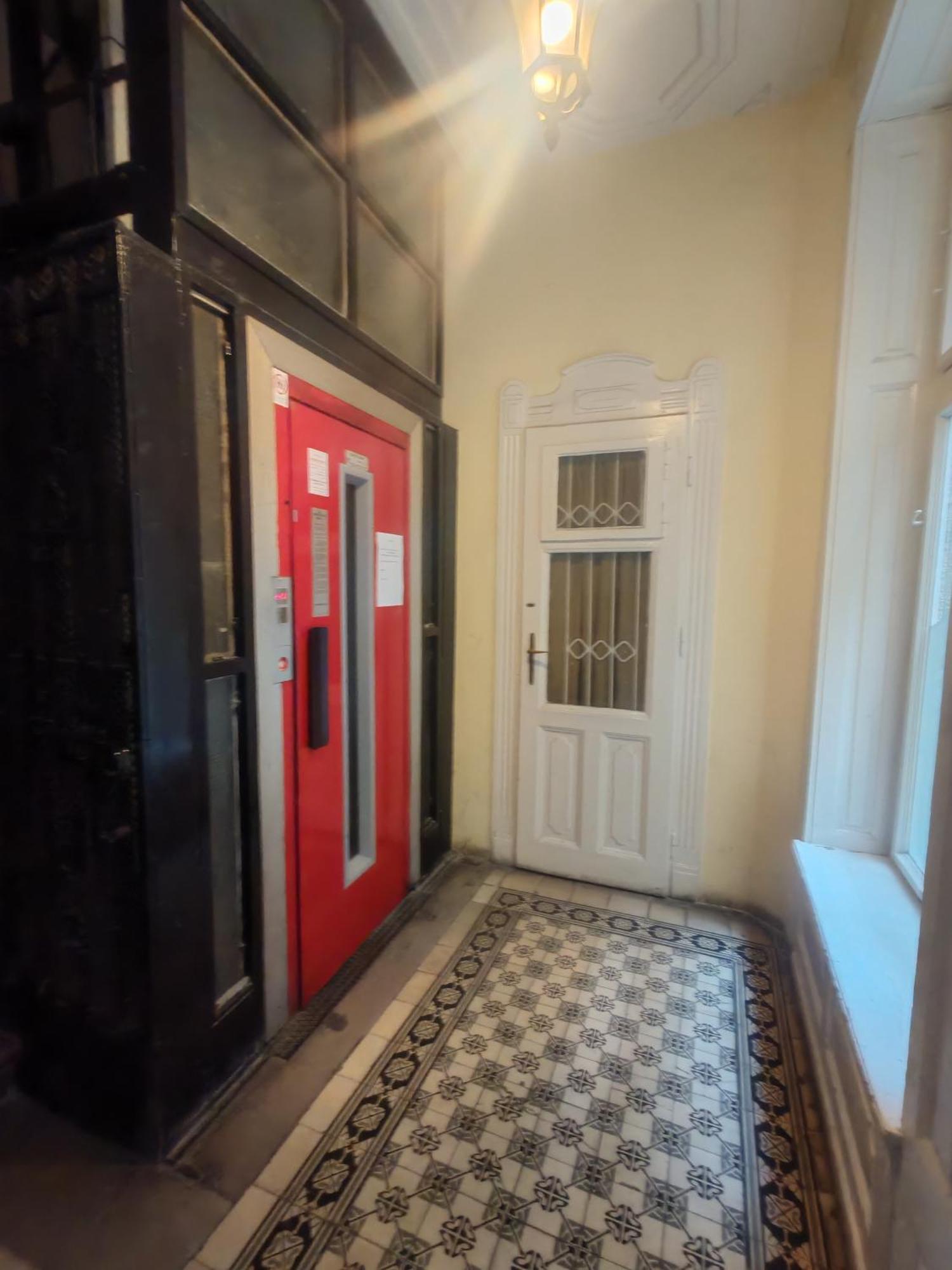 Imperial With Basilika And Castle View Need Reservation For Free Parking Apartment
